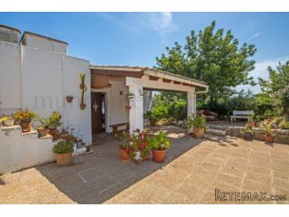 Detached bungalow on the outskirts of Campanet village..