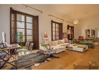 Exclusively listed by Mundo Mediterráneo. This apartment..