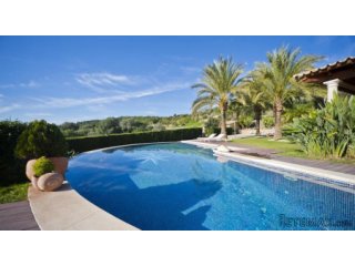 Fabulous large villa on the outskirts of the village of..