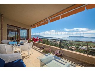 As sole agent we are glad to present this luxurious..
