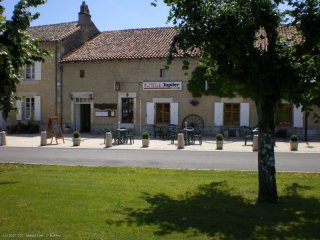 Established Bar/Restaurant In A Pretty..