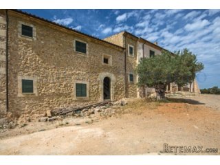 Fabulous large historic Possession dating back to the year..