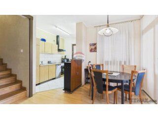 Rovinj, stan 86 m2, 2 spavaće sobe, parking, do centra