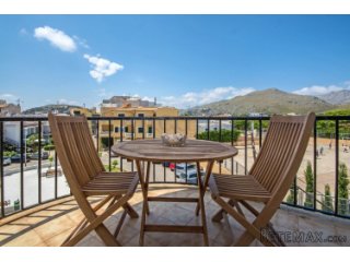 Very cosy second floor apartment in a building with a lift..