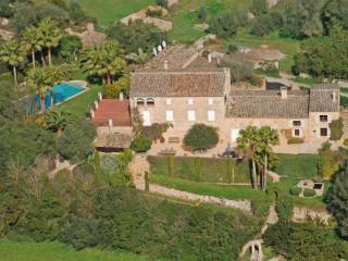 Spectacular 14th century country estate..