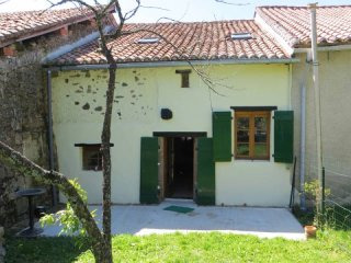 Beautifully Renovated 2 Bed House In..