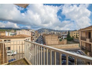 Lovely top floor apartment in the old town of Pollensa...