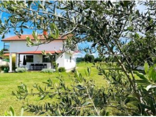 Istra,Loborika-kuća sa velikom okućnicom i garažom