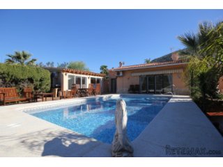Villa med pool bara några minuter från stranden i Albir!