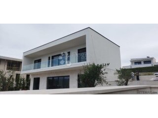 OTOK KRK - MODERNA VILA S BAZENOM I POGLEDOM NA MORE