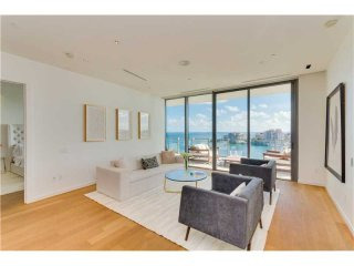 3 bedroom Flat For Sale: 800 S POINTE..