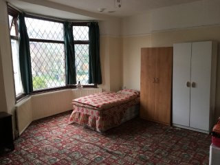Room share for men, Zone 3, Leytonstone