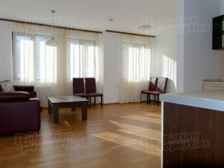Spacious Apartment Near The Entrance Of..