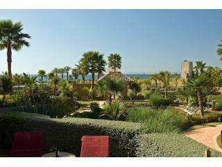 One off Ground Floor Sea Views Luxury..