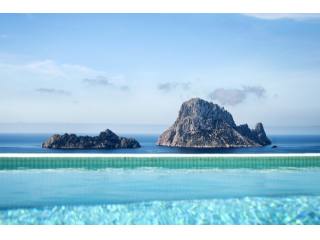 Corner Sea View Duplex In Excusive..