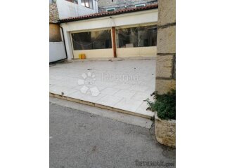 VODICE, poslovno-stambeni prostor u centru blizu mora