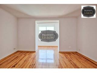 Lisbon Apartment in Graca 3 Beds