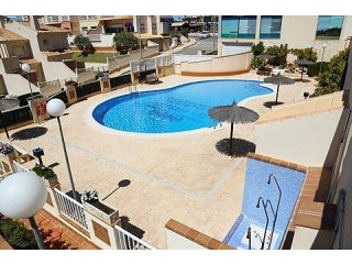2 Bed South Facing Apartment with Sea..