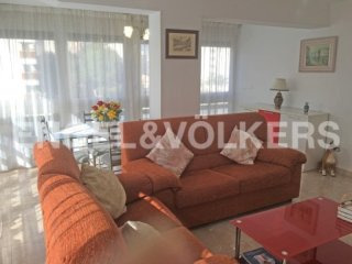 Cozy And Sunny Reformed Apartment