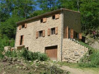 Old Farmhouse With Garage And Set In 5..