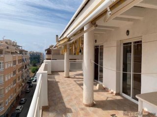 Apartamento con vistas al mar, a 150 metros de la playa de..