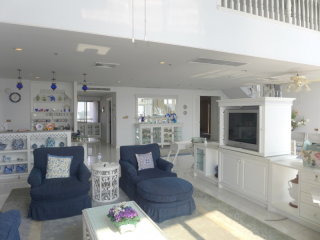 Duplex Penthouse, 4 bedrooms, right on..