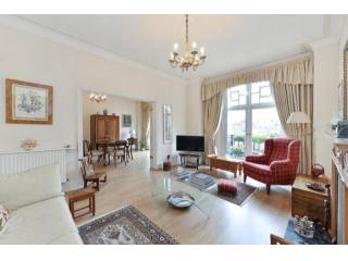 3 Bedrooms - Apartment - London - For..