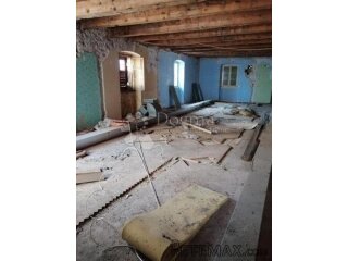 VODICE, dva stana i poslovni prostor u centru blizu mora