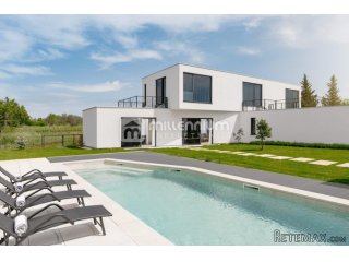 Istra, Bale, moderna vila s bazenom