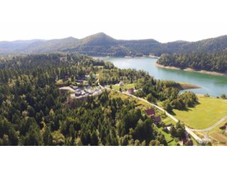 GORSKI KOTAR, LOKVE - Građevinski teren uz jezero za investi