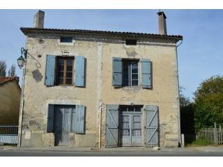 Aigre property to renovate
