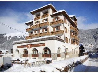 3 bedroom renovated turnkey fully..