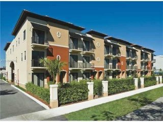 3 bedroom Town House For Sale: 7743 SW..