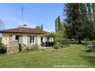 Ref 28090 : Dans Un Charmant Petit..