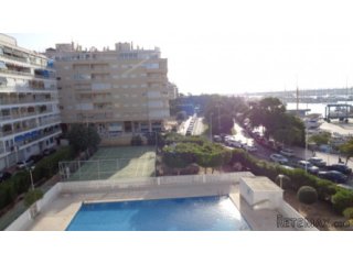 Amplio apartamento en 4 planta con vistas al club náutico..