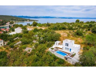 Dugi otok, vila s bazenom