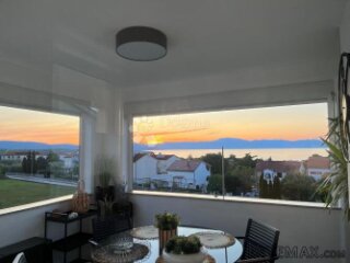 MODERNI APARTMAN SA PANORAMSKIM POGLEDOM NA MORE