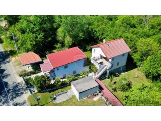 Crikvenica, Tribalj- 2 kuće sa 4 stana u zelenilu