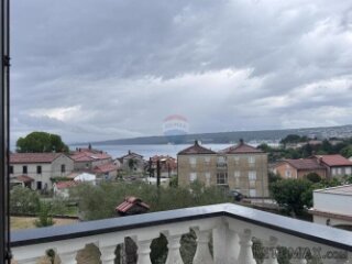 OTOK KRK-MALINSKA ,kuća sa 5 apartman 100 metara do mora