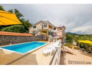 Obiteljska villa s bazenom