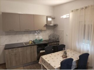 Obrovac 2 apartmana 6SB + 2DB ogromna okućnica