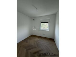 Izuzetno prostran prizemni stan 212m² – Kostrena