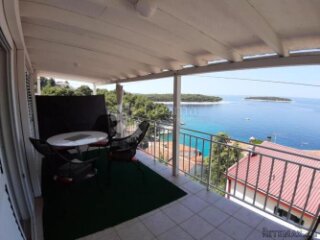 PRIMOŠTEN- KUĆA S 9 APARTMANA I TOP POGLEDOM
