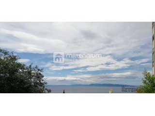 Rijeka, Krimeja, 3-sobni stan s db, balkon i dvorište