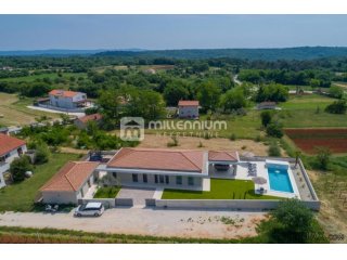 Istra, okolica Pule, prekrasna kuća s bazenom