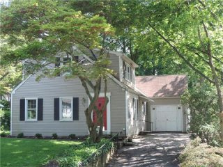 3 bedroom House For Sale: 304 Rye Beach..