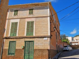 Town House To Be Reformed In Alaro