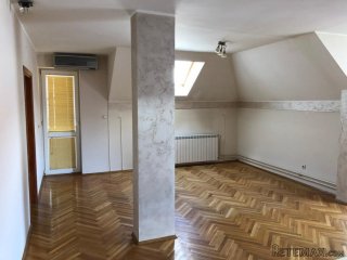 Trosoban stan od 102m2 u Banovcima