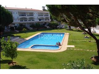 Central apartment in a well maintained..