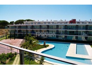 Spacious apartment with golf views in a..